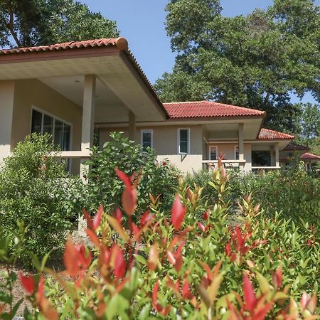 Baansukjai Bungalows Ranong Exterior photo