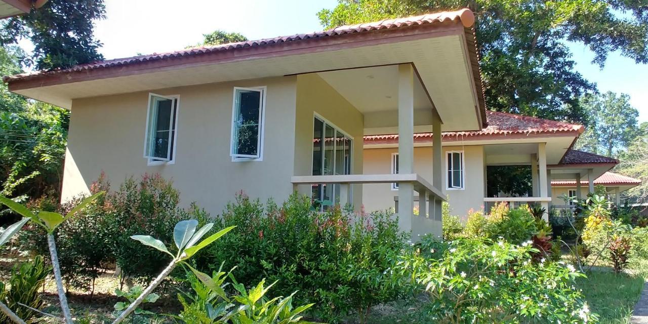 Baansukjai Bungalows Ranong Exterior photo