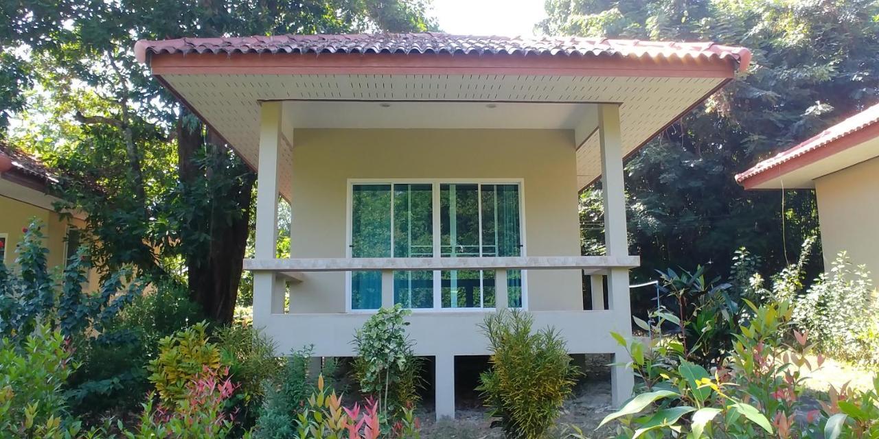 Baansukjai Bungalows Ranong Exterior photo