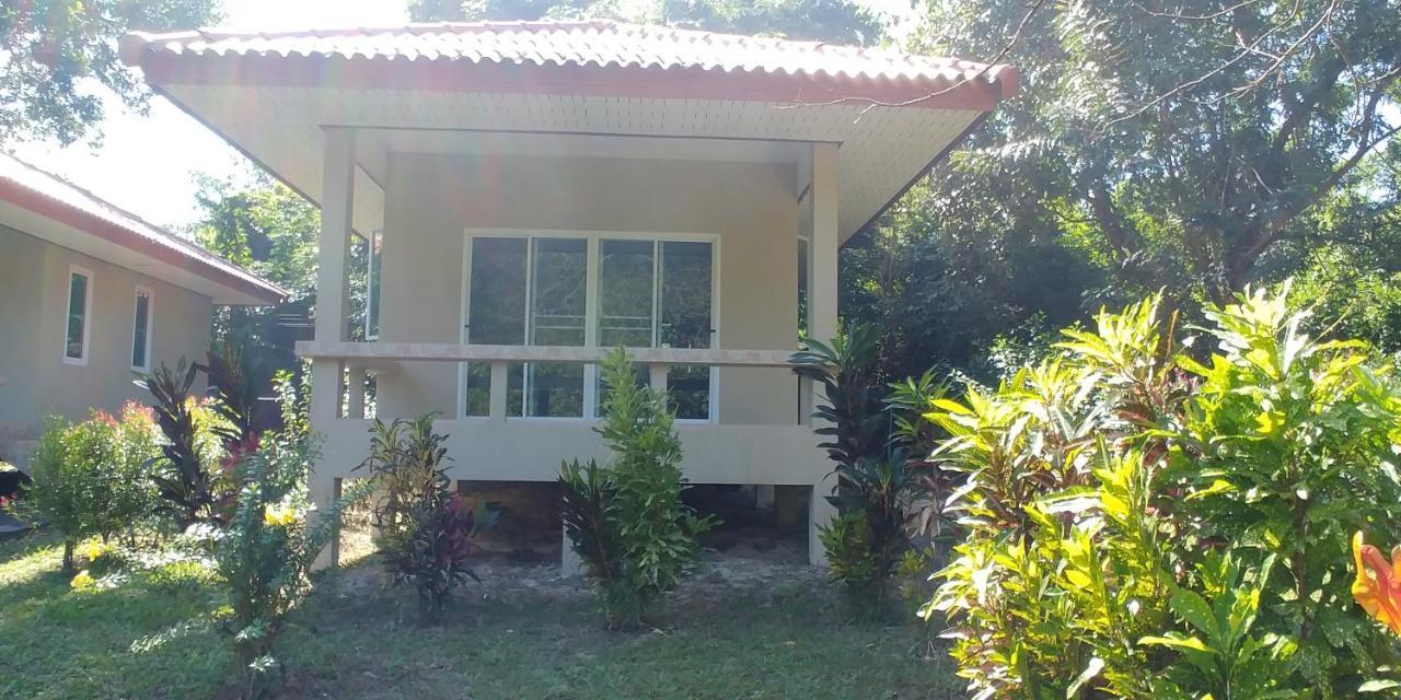 Baansukjai Bungalows Ranong Exterior photo