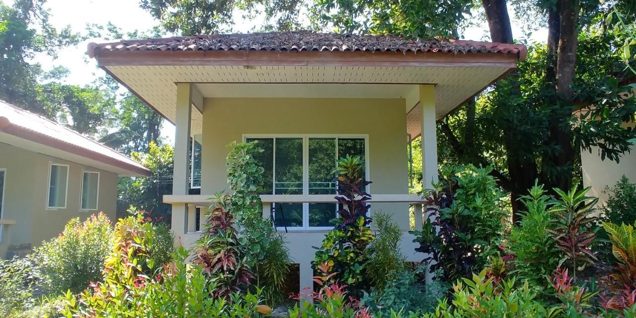 Baansukjai Bungalows Ranong Exterior photo