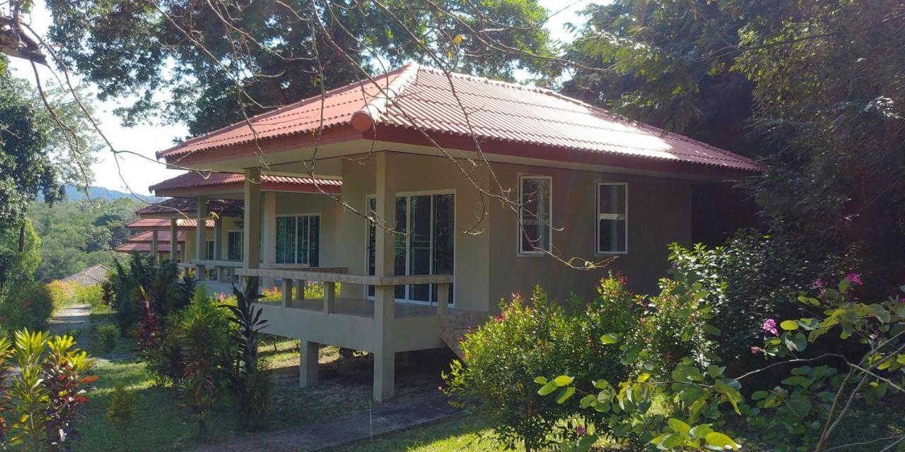 Baansukjai Bungalows Ranong Exterior photo