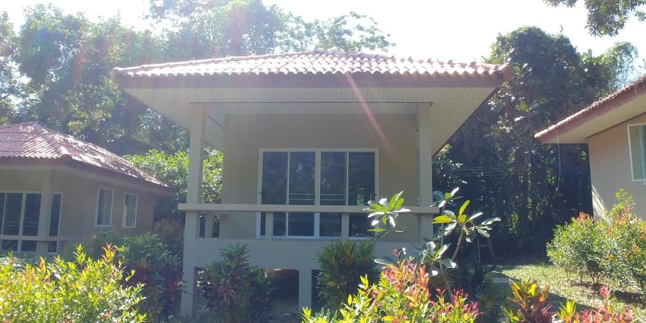 Baansukjai Bungalows Ranong Exterior photo